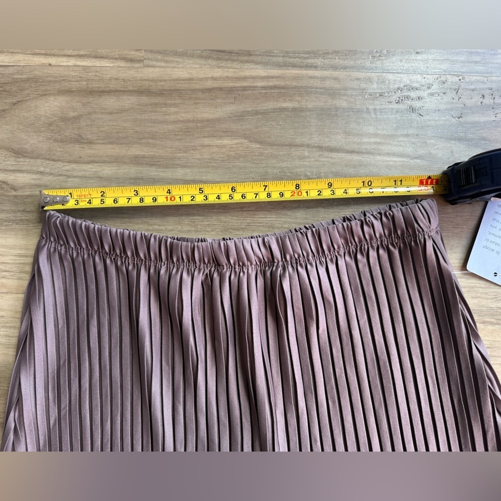 Forgotten Grace taupe pleated skirt - Picture 2 of 5
